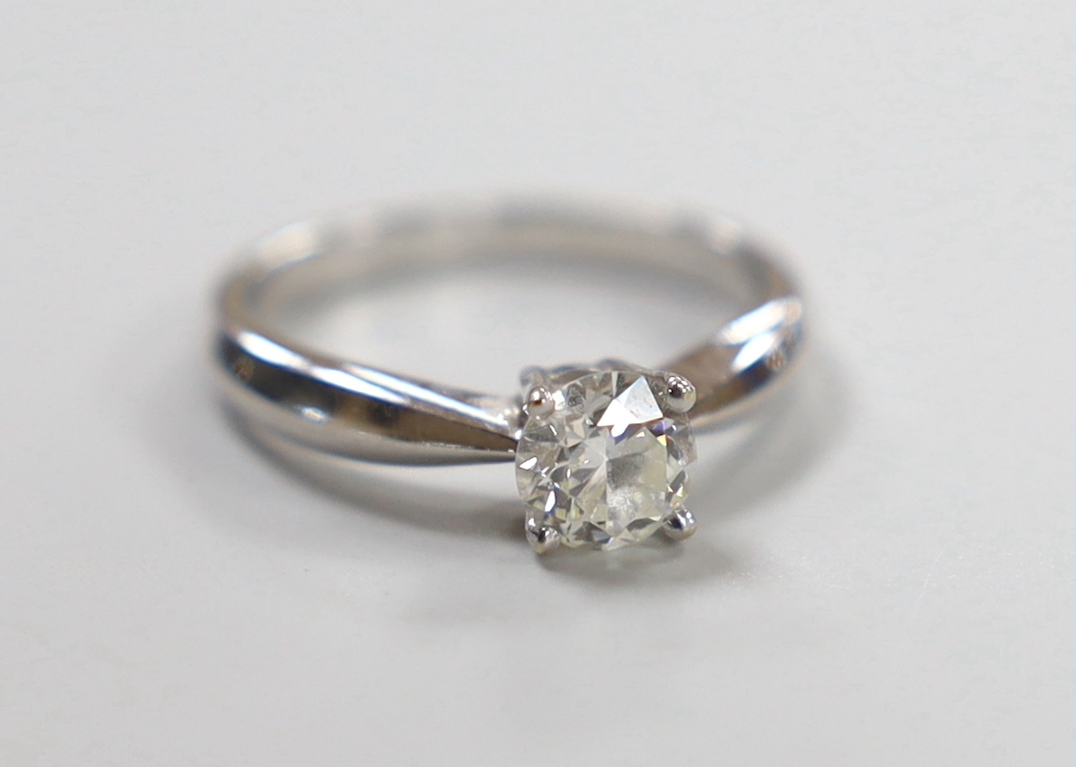 A modern 750 white metal and solitaire diamond ring, size M, gross weight 3.7 grams